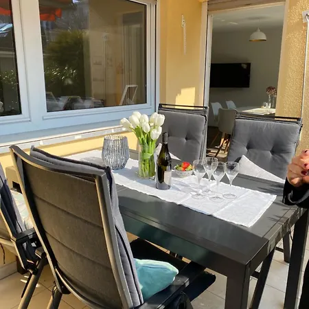 Appartamento Super Gelegene Moderne Mit Garage In Der Naehe Des Badestrandes